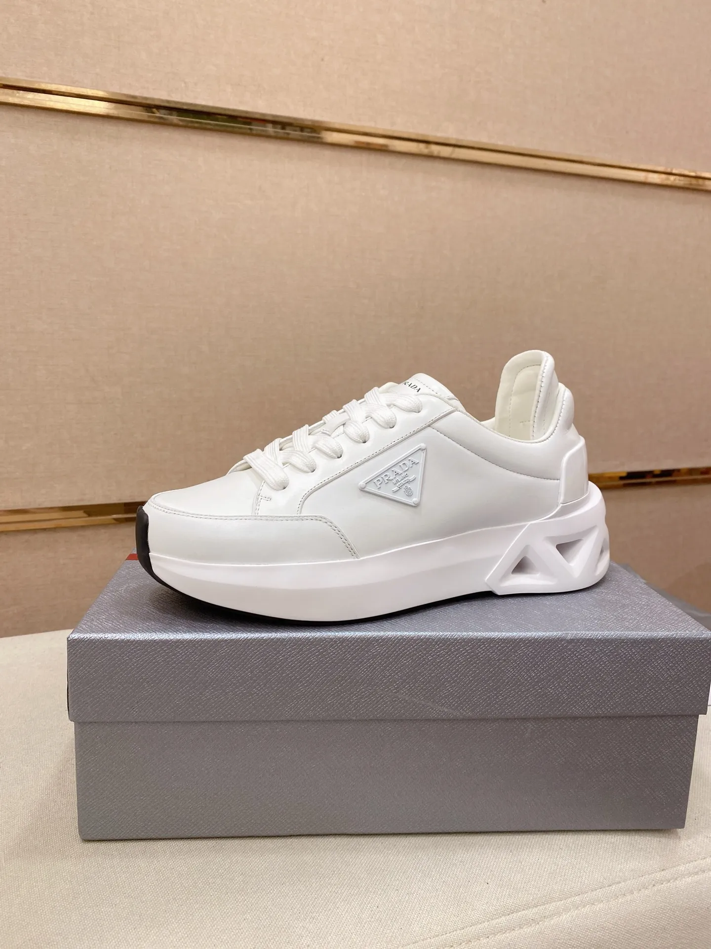 Men's shoes 💰 660💰 ✔️✔️✔️High-quality new PRADA counters are launched at the same time. The new men's shoes and 😘fabrics are selected from first-layer cowhide fabrics. Lining: Imported cowhide leather lining. 👍🏿High-end☄️Open-molded non-slip rubber outsole, exquisite lines, simple and elegant, comfortable and high-end for leisure travel. Code number: 38 to 45